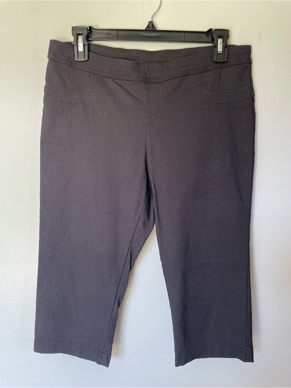 Soho Classic Black Stretch Capris, Size PM